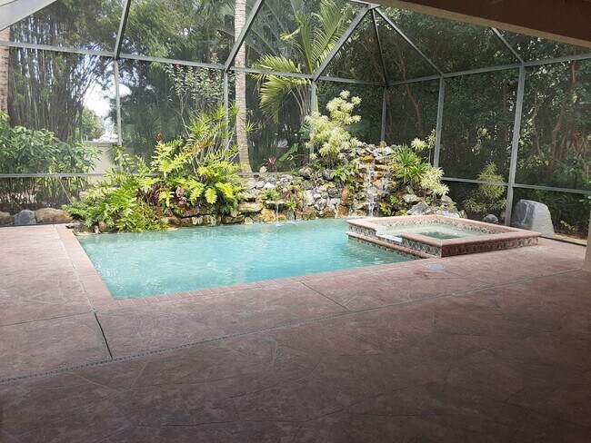 Building Photo - Annual unfurnished 3/2 SFH with pool in The Oaks!