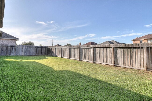 Building Photo - 5810 Aava Dr