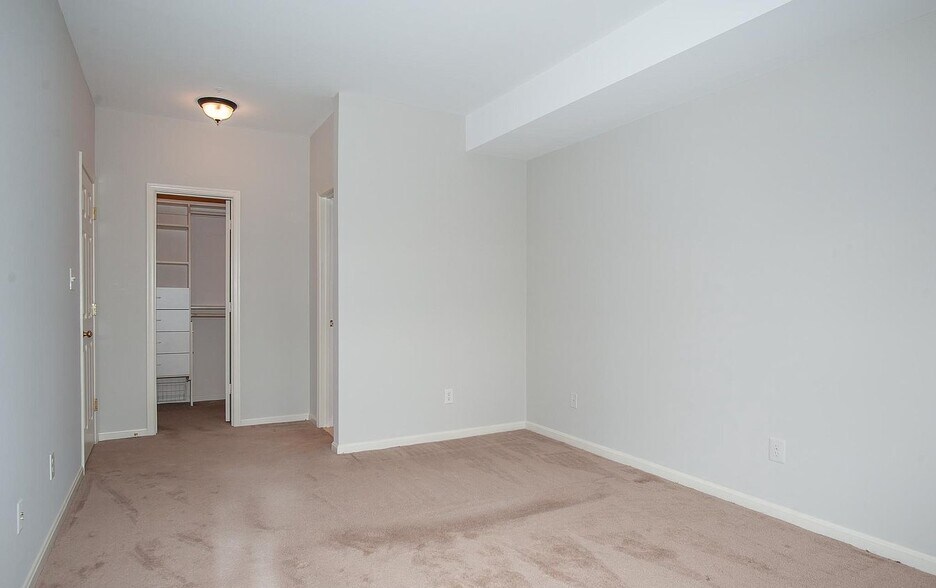 Master Bedroom - 6954 Ellingham Cir