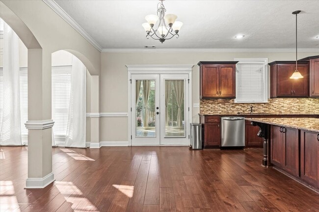 Building Photo - 839 Leyland Ln