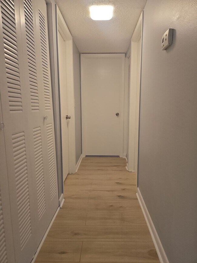 Building Photo - 160 Live Oak Woods Ct