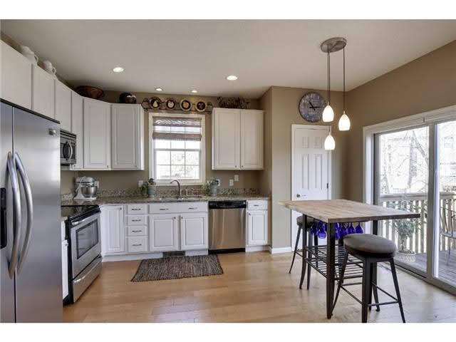 Large functional kitchen - 15225 Florist Cir