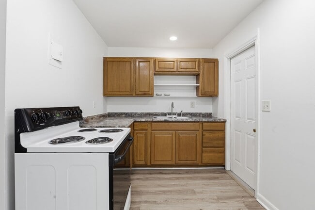 Building Photo - Prime NW Location!