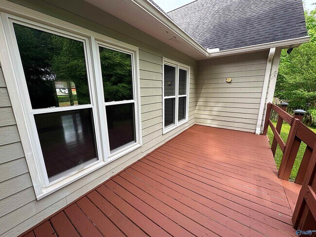 Building Photo - 192 Rosecliff Dr