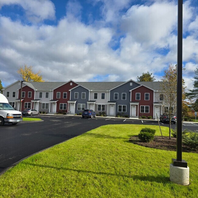 Primary Photo - Megway Ct. (2-5)