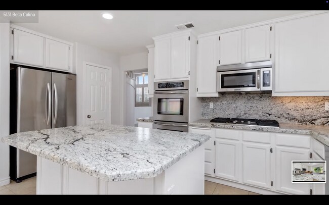 Building Photo - Incredible Rancho Del Oro Home!