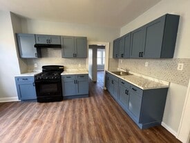 Building Photo - 55 Schley St