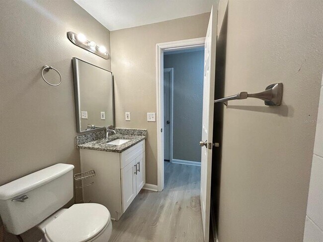 Building Photo - 3941 Wingward Ave