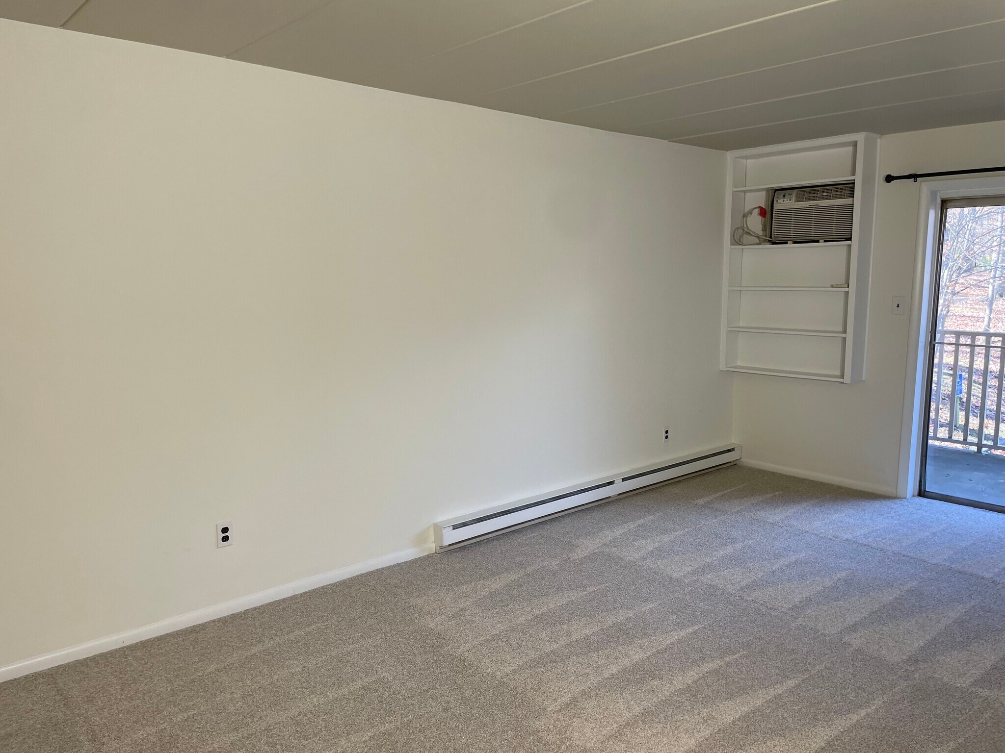 Building Photo - 300 WINDING Way