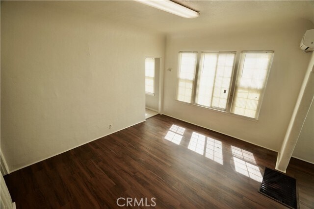 Building Photo - 1336 Elm St