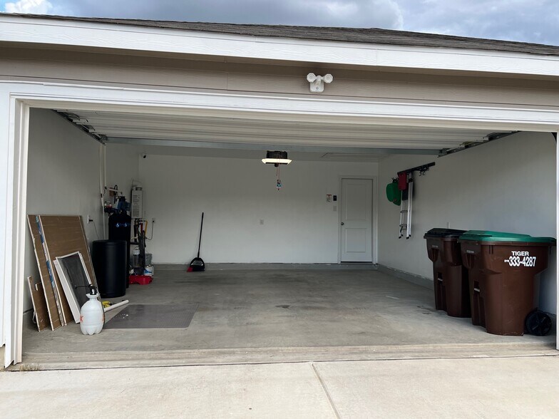 garage - 9726 Mill Dam