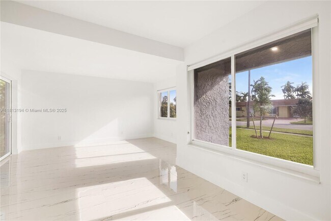 Building Photo - 2111 N 14th Ct
