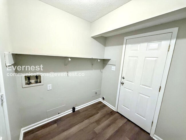 Building Photo - 436 Henry St