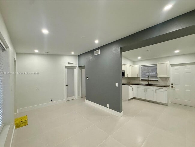 Building Photo - 4315 NW 24th Ave