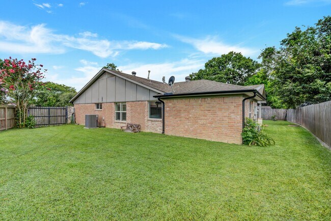 Building Photo - 831 Bradwell Dr
