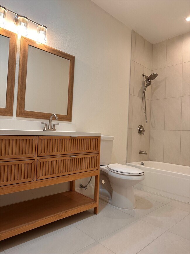 Building Photo - 9010 Carousel Ln