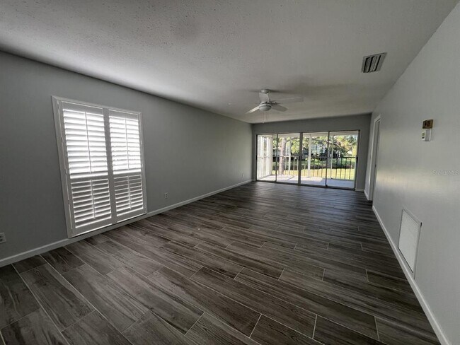 Building Photo - 5262 Wedgewood Ln