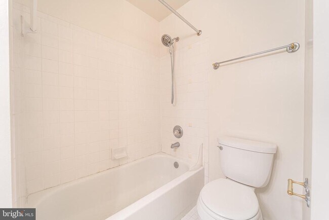 Building Photo - 4656 Kirkland Pl