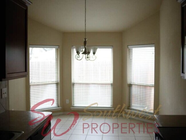 Building Photo - Spacious home in excellent area