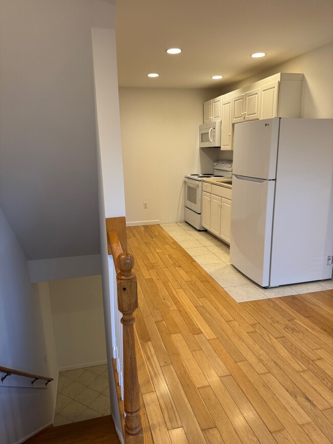 Building Photo - 33 Montgomery St