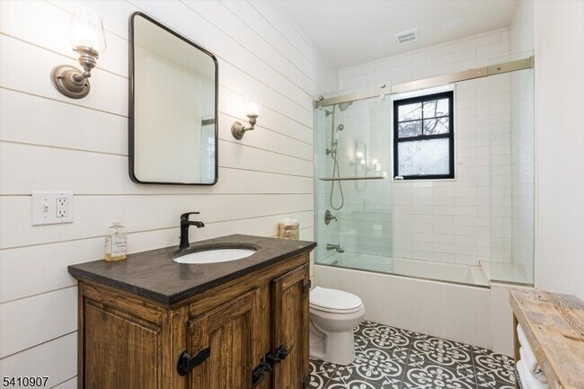 Building Photo - 11 Upper Mountain Ave