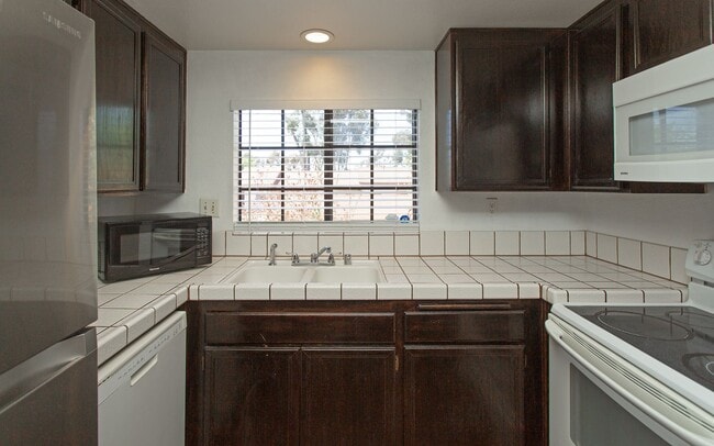 Building Photo - The Villas of Calavera Hills upstairs 2 Bd...