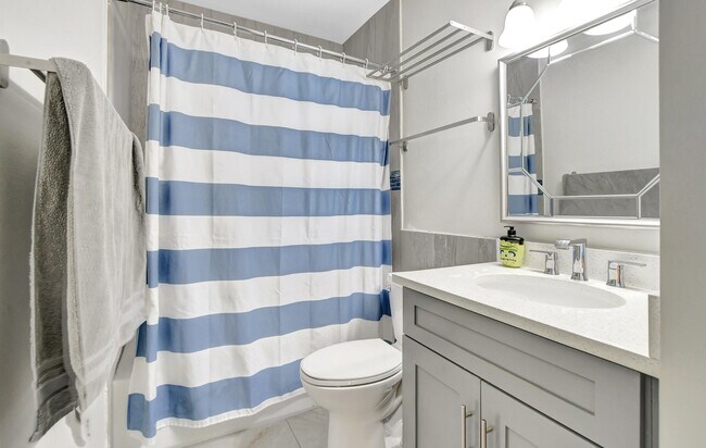 Building Photo - 1300 SW 13th St