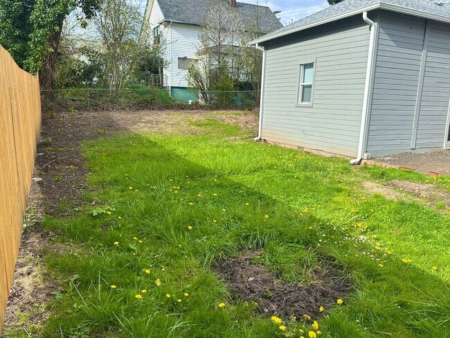 Building Photo - 3 Bedroom 2 Bath Forest Grove OR