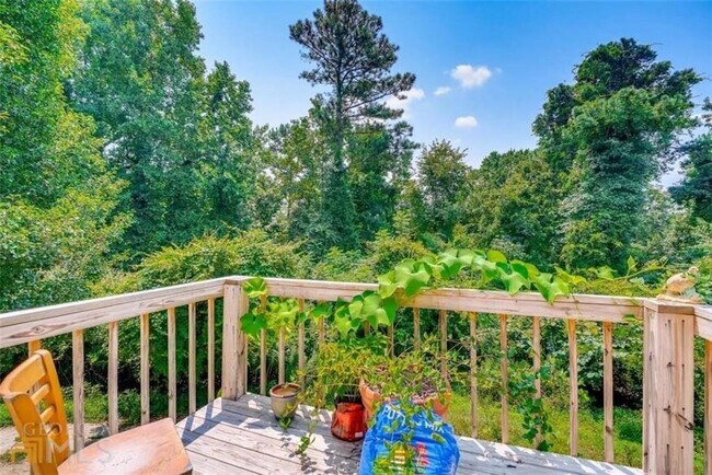 Building Photo - 2020 Driftwood Cir