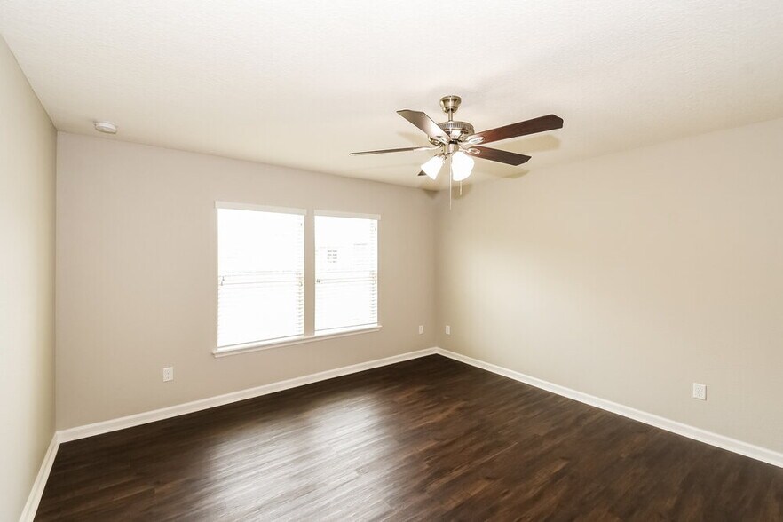 Building Photo - 7580 Cosmo Ct