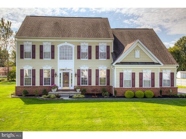 Building Photo - 33 Hempstead Dr