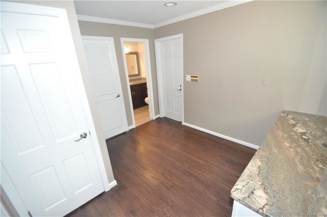 Building Photo - 1019 Chesterfield Ave