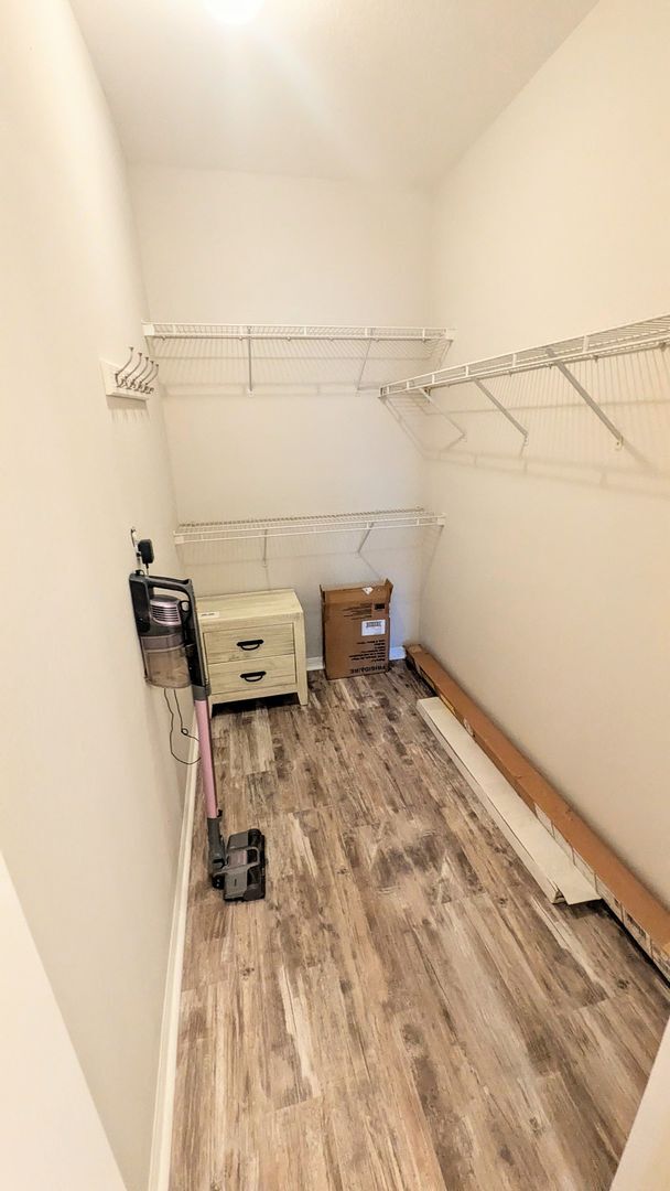 Building Photo - 6-12 month TURNKEY FURNISHED GOUNG FLOOR 2/2 CONDO