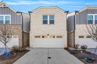 Building Photo - 1645 Villageside Ct