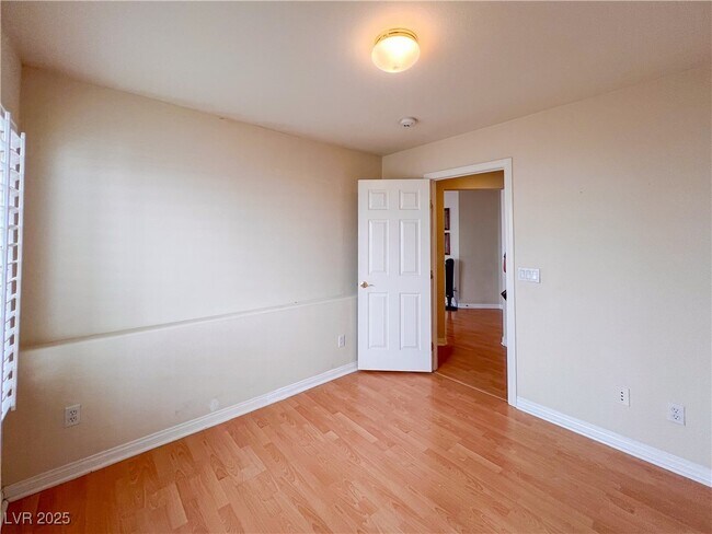 Building Photo - 6586 Shadow Cove Ave