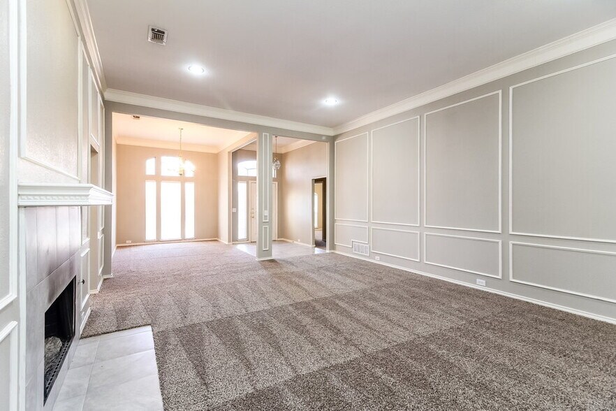 Building Photo - 317 N Fountain Gate Dr