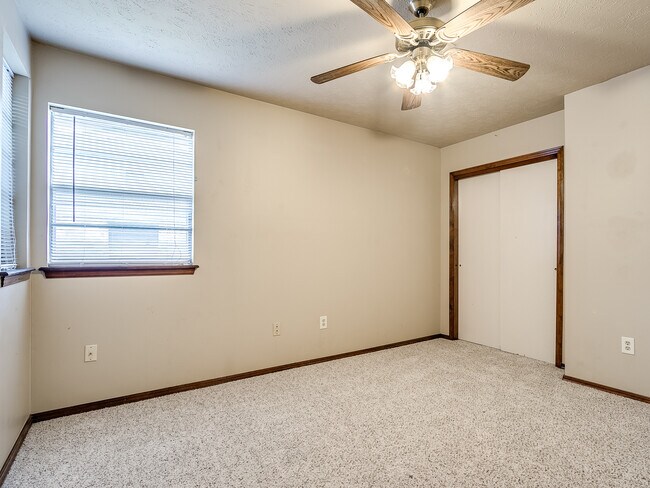 Building Photo - 1320 Frederick Dr