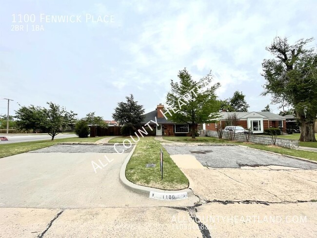 Building Photo - Charming Duplex in Nichols Hills!