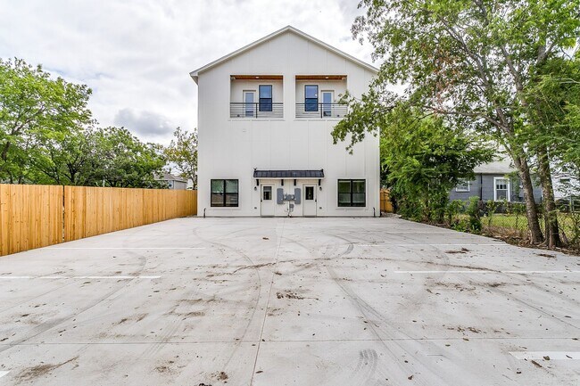 Building Photo - 3210 Forest Park Blvd