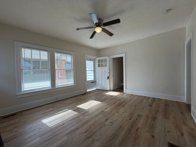Building Photo - 918 Darlington Way SW