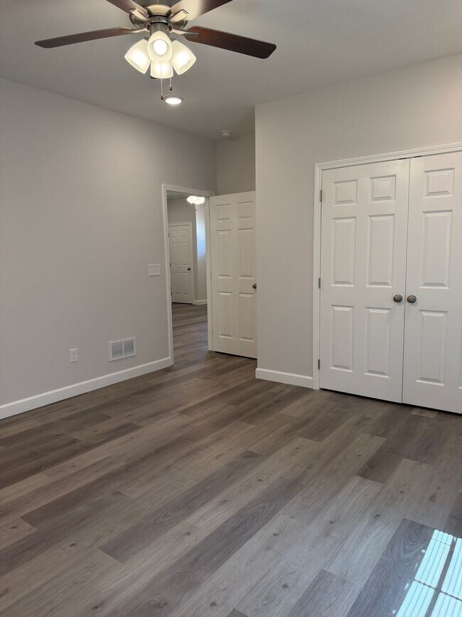 Building Photo - 933-935 Rodeo Ln