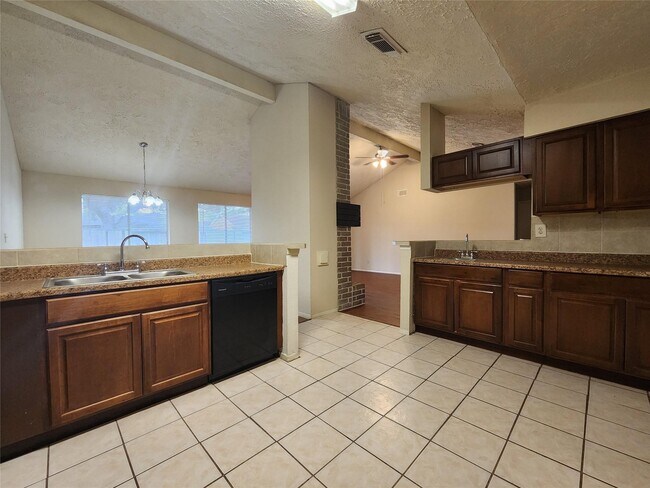 Building Photo - 21227 Park Mt Dr