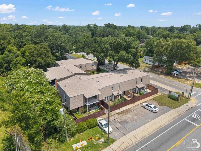 Building Photo - 8101 Tippin Ave