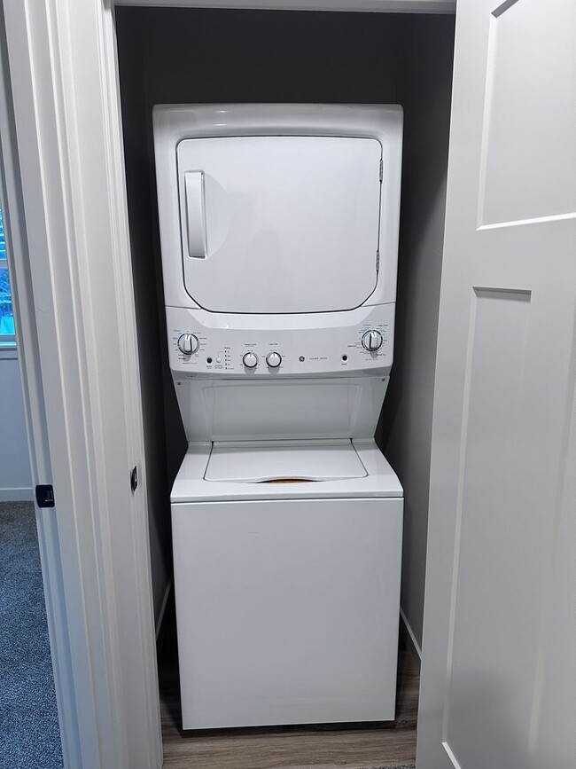 Building Photo - BRAND NEW 2 Bedroom - Available 5/5