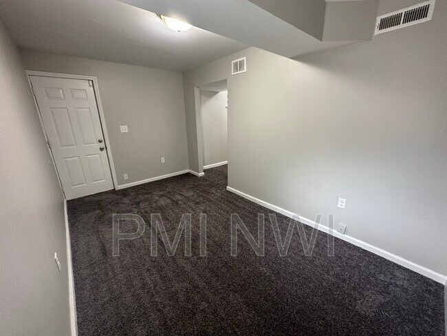 Building Photo - 1037 Moss St