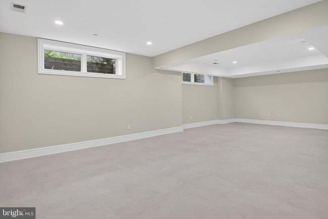 Building Photo - 5718 Huntington Pkwy