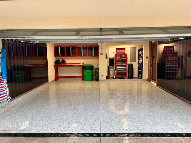 Building Photo - 197 Holokahiki Ln