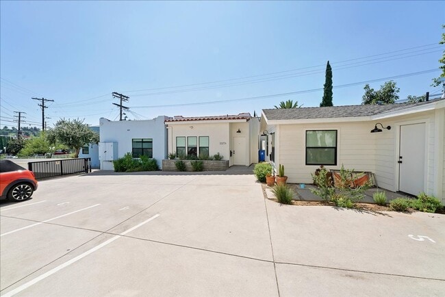 Building Photo - 3381 N Eagle Rock Blvd