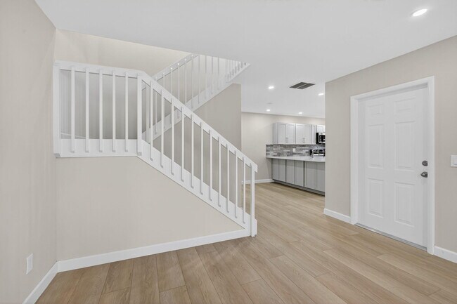 Building Photo - 4204 Roxbury Ct