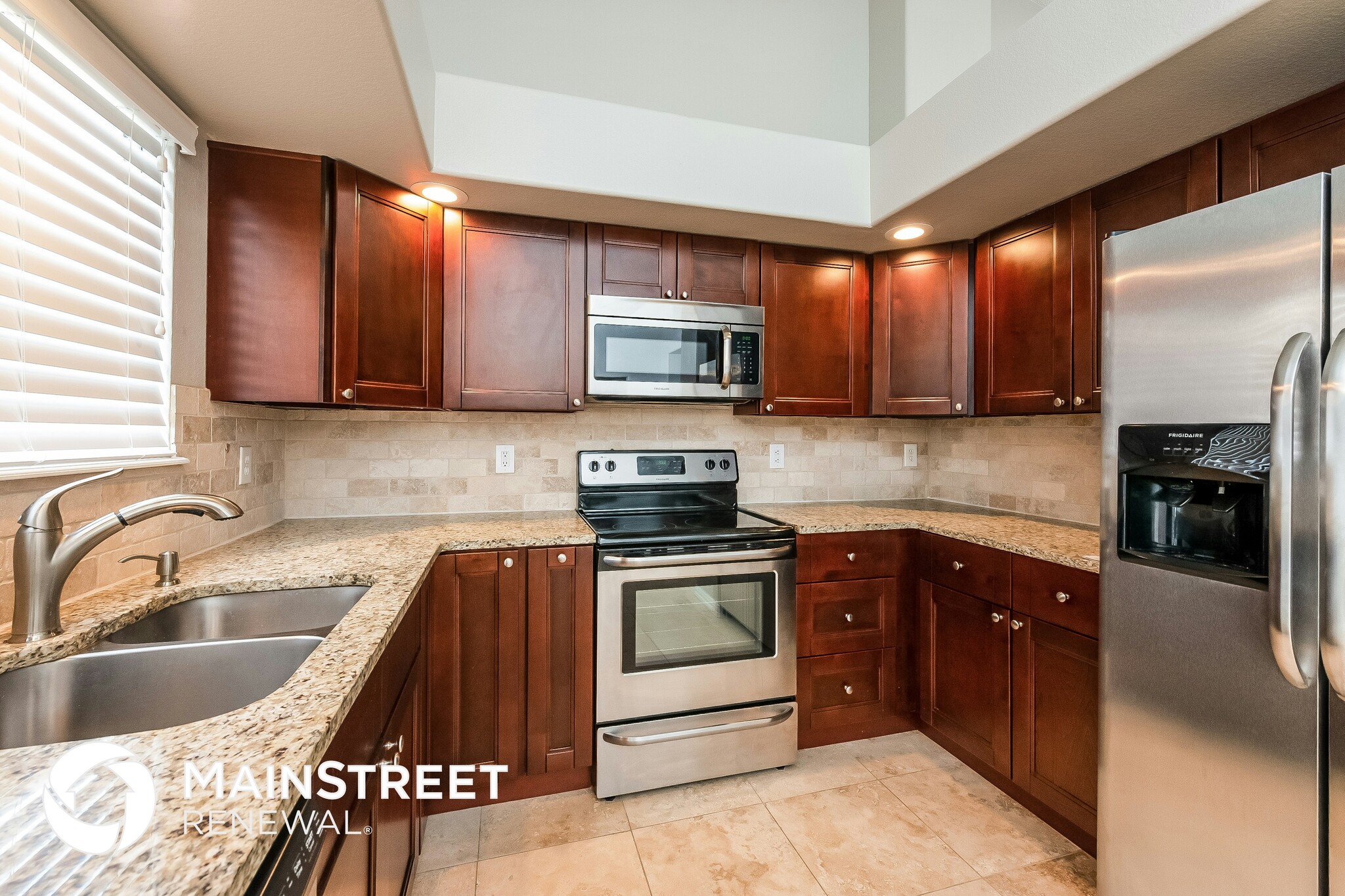 Building Photo - 18557 E Hamilton Dr